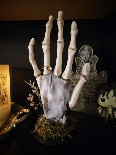 Life size Emily hand with removable metal ring, real dried flowers, fabric glove, lightweight and mounted on a wood base #thecorpsebride #corpsebride #emily #timburton #halloween #art #gothdecor #helenabonhamcarter #shelfdecor #statue Corpsebride Emily, Gothic Shelf, Bride Things, Emily Corpse Bride, Goth Decor, Flowers Fabric, Corpse Bride, Miniature Crafts, Diy Clay Crafts