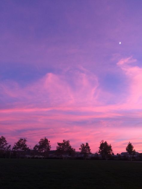 Lilac sunset Lilac Sunset, Ciel Rose, Lilac Sky, Lilac Pink, Sunset Nature, Sun Sets, Purple Sky, Pretty Sky, Sunset Sky