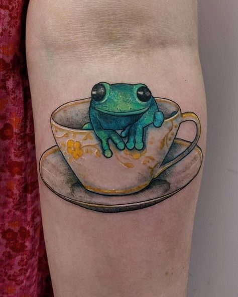 Green Tree Frog Tattoo, Tree Frog Tattoo Design, Frog Flash Tattoo, Cute Frog Tattoo, Frog Tattoo Ideas, Wings Tattoo Meaning, Tree Frog Tattoos, Teacup Tattoo, Friendship Tattoo