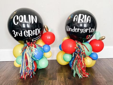 Entry Balloon Decor, First Day Of School Balloons, Back To School Balloon Bouquet, Back To School Balloon Decor, Back To School Balloon Garland, Back To School Balloons, School Balloons, Ballon Art, Land Ideas