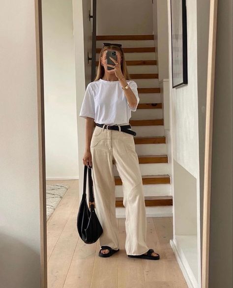 Normcore Outfits, Womens Cargo Pants, Simple Work Outfits, Cargo Pants Baggy, Womens Cargo, Smart Casual Work Outfit, Simple Work, Corporate Fashion, Pants Baggy