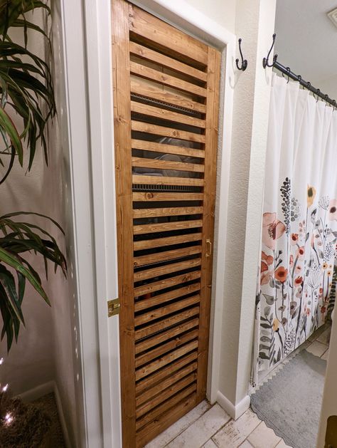 DIY: Modern Wood Slat Door - All Things Karissa Slat Wall Cabinet Door, Diy Slatted Door, Wood Door Bathroom, Modern Louvered Door Ideas, Wooden Slat Door, Slat Wood Door, Diy Slat Door, Wood Slat Closet Door, Slat Door Diy