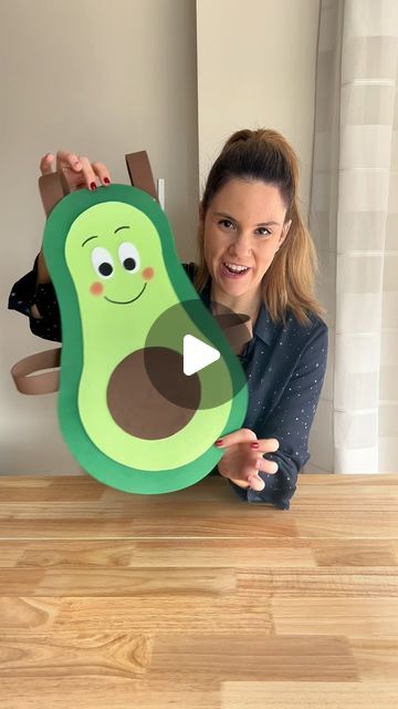 Diy Avocado Costume, Fruit Costumes For Kids, Ideas Disfraces Halloween, Diy Fruit Costume, Ideas De Halloween, Fruit Fancy Dress, Disfraz Diy, Farmer Costume, Avocado Costume