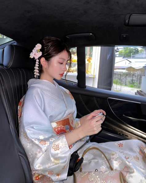 Japanese Royalty Clothing, Yukata Women, Royalty Clothing, Cute Kimonos, Traditional Japanese Kimono, Chinese Hairstyle, Aesthetic Japan, Tokyo Fashion, Japanese Aesthetic