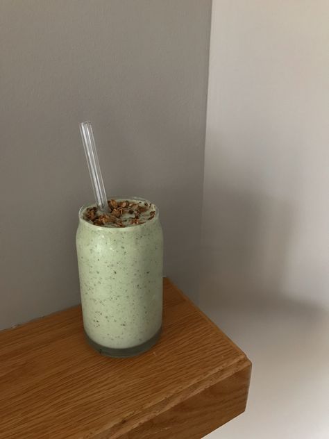 Smoothie Pictures Instagram, Aesthetic Smoothie Pictures, Smoothie Aesthetic Photo, Aesthetic Green Smoothie, Breakfast Ideas Healthy Aesthetic, Breakfast Foods Healthy, Green Smoothie Aesthetic, Breakfast Healthy Aesthetic, Healthy Aesthetic Breakfast