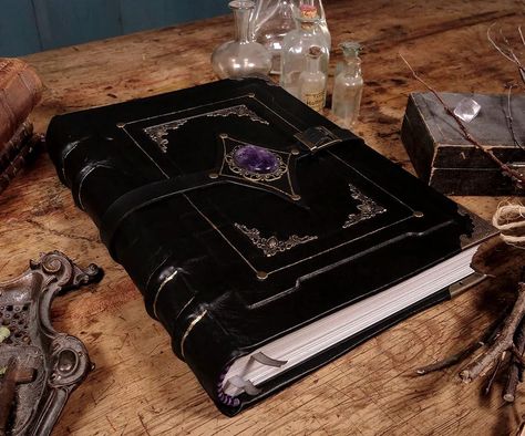 Black Magic Leather Grimoire - Bookbinding Tutorial: 17 Steps (with Pictures) Leather Grimoire, Teknologi Futuristik, Diy Buch, Tapeta Harry Potter, Bookbinding Tutorial, Book Press, Grimoire Book, Kraf Diy, Magic Aesthetic