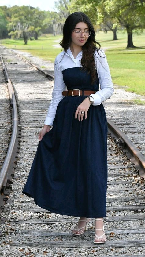 Outfits Cristianos, Modest Christian Clothing, Elegance Dress, Modest Clothing Women, Chic Dress Classy, Elegant Outfit Classy, Luxury Photography, Modesty Outfits, Cute Modest Outfits