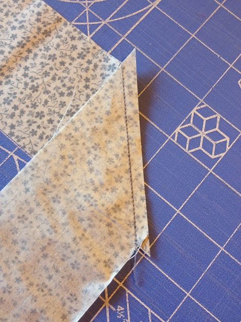 How to make Binding like a Pro! - The Sassy Quilter How To Make Bias Binding For A Quilt, How To Make Binding, How To Make Quilt Binding, Attaching Binding To Quilt, Easy Quilt Binding For Beginners, How To Make Binding For A Quilt, Binding Tutorial Easy, Binding Calculator, Binding Magic