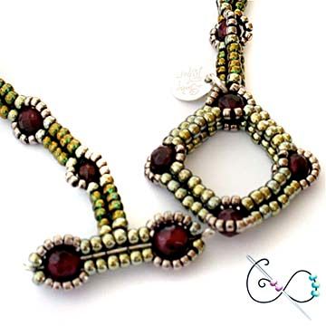 beAd Infinitum Patterns and Kits: Beaded Rivoli Urchin Pendant and Necklace Beaded Clasp, Beaded Toggle Clasp, How To Weave, Bead Weaving Patterns, Silver Bead Necklace, Make Jewelry, Jewelry Clasps, Seed Bead Bracelets, Bracelet Clasps