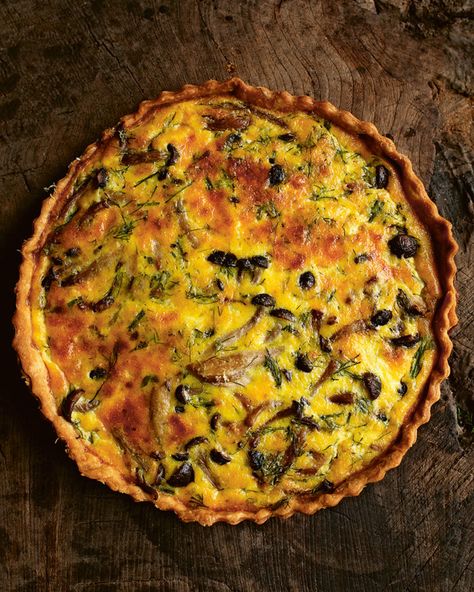 Nigel Slater’s mushroom and dill tart Roast Onions, Noodle Curry, Autumnal Style, Roast Tomatoes, Chocolate Chip Cake Recipe, Chocolate Chip Bundt Cake, Cheese Pastry, Quick Pasta, Nigel Slater