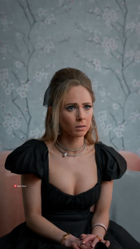 Juno Temple as Keeley Jones Kelly Jones Ted Lasso Outfits, Ted Lasso Keeley Outfits, Keeley Jones Aesthetic, Keeley Jones Outfits Ted Lasso, Ted Lasso Icons, Juno Temple Ted Lasso, Keeley Jones Outfits, Keeley Ted Lasso, Ted Lasso Rebecca