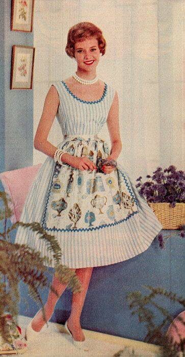 Hostess with the mostest Housewife Dress, 1950s Housewife, Cobbler Aprons, Vintage Housewife, Stepford Wife, 1950s House, 1950 Fashion, Retro Housewife, Dress History