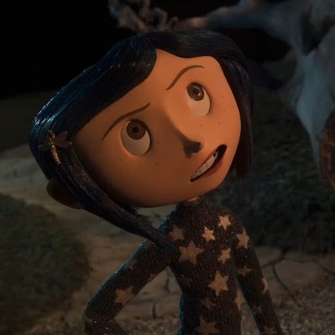 Coraline Icons, Coraline And Wybie, Coraline Aesthetic, Coraline Jones, Tim Burton Movie, Earthy Outfits, Childhood Movies, Coraline, Tim Burton