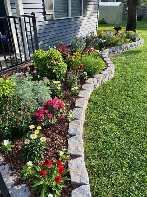 Front Yard Landscaping Side Of House, Business Garden Design, Low Maintenance Flower Beds In Front Of House, Flower Beds With Rocks Instead Of Mulch, Small Front Yard Landscaping, Front Garden Landscape, Backyard Garden Landscape, Front Yard Garden Design, Easy Landscaping