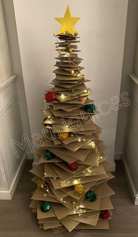 Sustainable Christmas Decorations, Christmas Tree Shopping, Recycled Christmas Decorations, Recycled Christmas Tree, Cardboard Christmas Tree, Fun Diy Projects, Christmas Tree Lots, Christmas Props, Paper Christmas Decorations