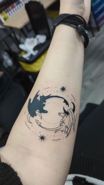 C M E on Instagram: "MY FIRST TATTOO ° ° °First off so sorry for the lack of content, had to take a break ° ° °but YEAH I got my first tattoo! I love #httyd so had to do it but yeah pain was 3/10 like it was a breeze. 2024 will be tattoo year!! Can't wait to get more ° ° °#goth #tattoo #gothgirl #gothic #howtotrainyourdragon" Small Httyd Tattoo, It Takes Two Tattoo, Tattoo Cool Ideas, Goth Tatoos Ideas, Toothless Tattoo Ideas, Got Tattoo Ideas, How To Train Your Dragon Tattoos, Toothless And Light Fury Tattoo, Gothic Finger Tattoos