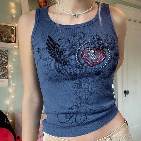 Trendy Summer Fits, Heart Rhinestone, Black Crop Top Tank, Graphic Tank Tops, Mode Ootd, Knitted Tops, Cropped Tops, Crop Tank Top, Brown Fabric