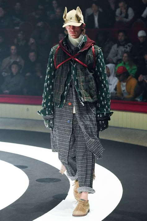 Undercover fall/winter 2020 menswear Dystopian Streetwear, Plaid Runway, Jojo Outfits, Utilitarian Fashion, Korea Outfit, Outfits Bonitos, People References, Jun Takahashi, Drop Box