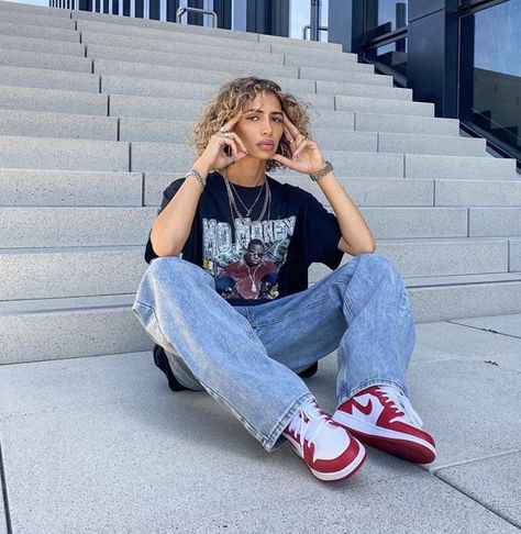 Jordan 1 Low Red Outfit, Jordan 1 Low Gym Red Outfit, Jordan Low 1 Outfit Women, Red Jordans Outfit For Women, Red Jordan 1 Outfit, Red Air Jordan 1 Outfit, Jordan 1 Low Outfit, Dunks Outfit Woman, Red And White Jordans