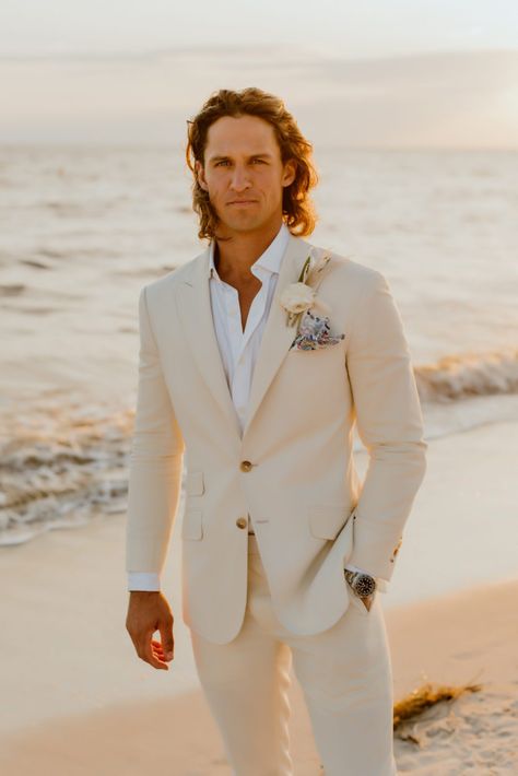 Wedding Styles For Men, Summer Wedding Outfits For Men, Wedding Outfits For Men, Summer Wedding Style, Beach Wedding Groom, Beach Wedding Suits, Groomsmen Party, Summer Wedding Suits, Summer Wedding Attire