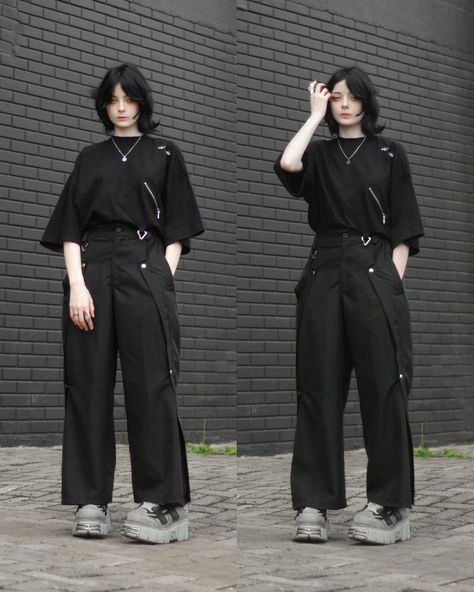 Korean Woman Style, Casual Cyberpunk Outfit, Plus Size Techwear, Goth Tomboy, Japanese Streetwear Women, Japanese Techwear, Pick Your Outfit, Band Artwork, Chinese Streetwear