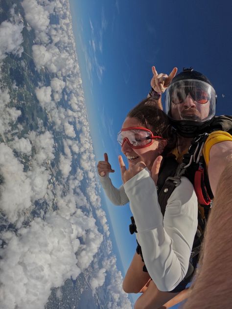 #skydiving #adrenalinejunkie #adrenaline #sky #skydive #teenagedream Fun Things Aesthetic, Sky Diving Aesthetic Girl, Adrenaline Activities Bucket Lists, Sky Dive Aesthetic, Skydive Aesthetic, Adrenaline Rush Aesthetic, Sky Diving Aesthetic, Couple Skydiving, Sky Diving Photography