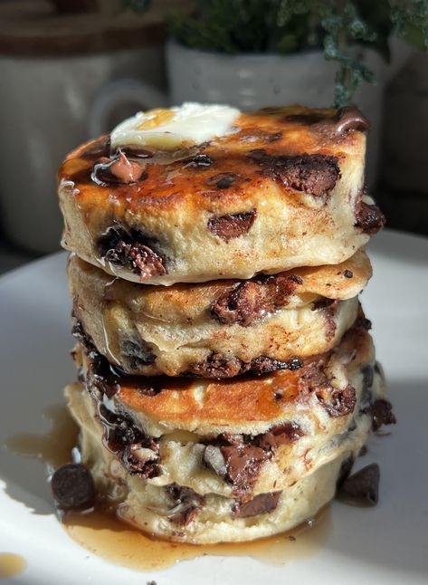 Chocolate Chip Pancakes — Well Made by Kiley Lazy Weekend, Chocolate Chip Pancakes, Breakfast Pancakes, Delicious Snacks Recipes, Decadent Chocolate, Vegetarian Chocolate, Chocolate Chips, Good Eats, Sweet Recipes