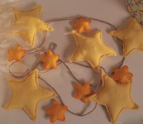 This hand made pumpkin and autumn/fall leaves garland is a perfect addition for Fall, Halloween, Thanksgiving decoration or for nursery, kids room or your celebration. -double gauze filled with polyester fiberfill. -star measures approx. 15cm -The total length is approx.: 1.60m/63 inches (5 big stars,6 small stars), All Garlands are HANDMADE by me. Please remember that colors may vary slightly due to light settings. If you have any questions or custom color requests, feel free to ask. Paper Stars Garland Diy, Garlands For Room Decor, Handmade Room Decoration, Cute Garland For Bedroom, Diy Hanging Stars, Living Room Autumn Decor, Homemade Fall Garland, Autumn Garden Decoration, Autumn Leaves Decorations