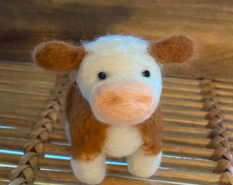 SagelandInspirations | Etsy Felted Cow, Felt Cow, Hereford Cows, Mini Cows, Needle Felting Diy, Felted Wool Crafts, Wool Needle Felting, Needle Felting Projects, Felt Pattern