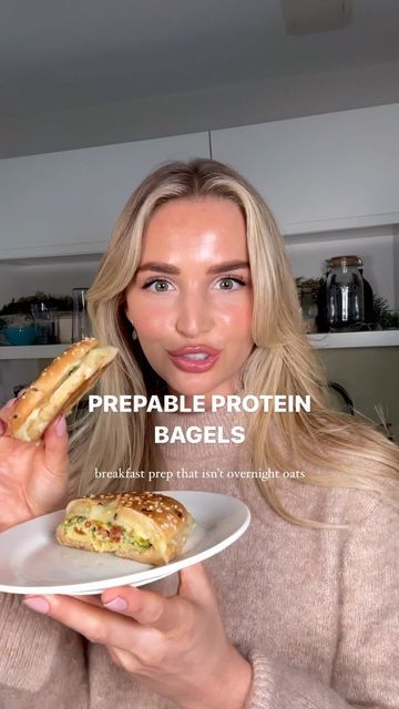 Emily English on Instagram: "PREPABLE HIGH PROTEIN BAGELS | breakfast prep that isn’t overnight oats. If the thought of overnight oats send shivers down your spine then have no fear, breakfast prep has never looked so good. Batch make and freeze these insanely delicious bagels for a healthy and convenient breakfast whenever you need. A super food frittata sandwiched with melty smoked cheese and a protein bagel packed with 22g grams of protein. Feel free to add in some sliced tomatoes and spi Breakfast Bagel Freezer, Protein Filled Lunches For Work, Protein Bagel Sandwich, Breakfast Prep Protein, Breakfast Bagel Meal Prep, Bagel Breakfast Sandwich Meal Prep, High Protein Breakfast Bagel, High Protein Bagel Toppings, High Protein Bagel Breakfast