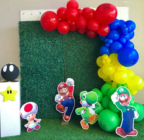 Super Mario Party Balloons, Super Mario Bros Balloon Arch, Mario Birthday Balloons, Super Mario Balloon Arch, Mario Balloon Garland, Super Mario Balloon Garland, Mario Balloon Arch, Mario Decorations, Mario Bros Birthday Party Ideas