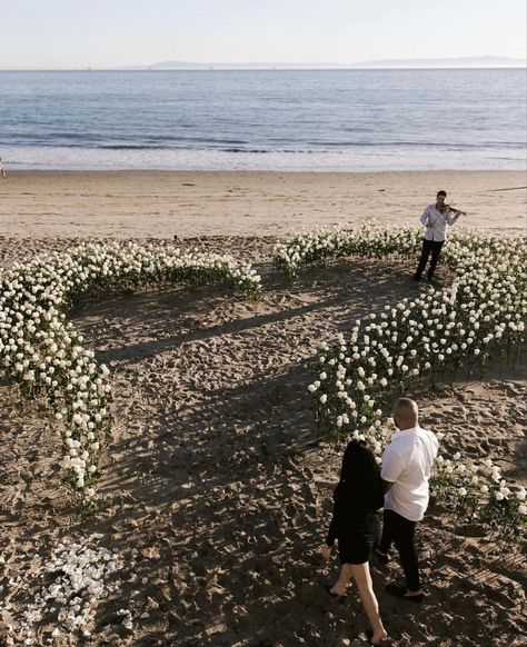 Wedding Proposal Ideas Beach, Proposal Ideas Beach, Wedding Proposal Ideas Engagement, Surprise Proposal Pictures, Cute Proposal Ideas, Boat Photoshoot, Proposal Pictures, Beach Proposal, Romantic Beach