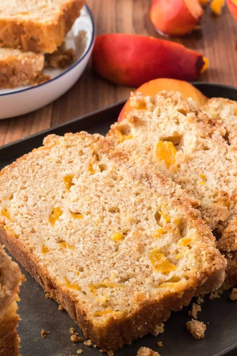 Southern Peach Bread Recipe, Peach Quick Bread Recipes Easy, Fresh Peach Desserts Easy, Peaches Breakfast Recipes, Fresh Peach Recipes Desserts, Peach Zucchini Bread, Easy Peach Desserts, Easy Peach Bread, Peach Quick Bread