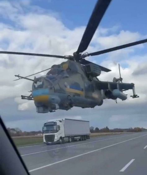 Ukrainian Helicopter Flying With Freeway Traffic To Avoid Russian Radar Norway House, Mammatus Clouds, Huge Tv, Chinese Warrior, Fighter Planes, Military Aircraft, American Artists, The Mind, Military Vehicles