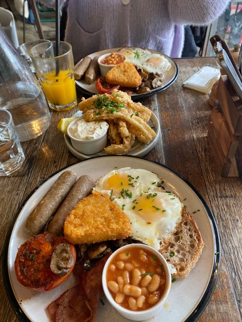 British Breakfast Traditional, Uk Food British, British Food Aethstetic, English Breakfast Aesthetic, Traditional English Breakfast, England Breakfast, English Traditions, Eating Pictures, Luxury Breakfast