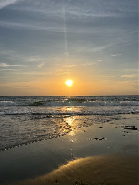 Bad Quality Photo, Sunset Photo Ideas, Beach Aesthetic Sunset, Sunset Beach Photos, Photo Ideas Beach, Aesthetic Sunset, Sunset Photos, Sunset Beach, Beach Vibes