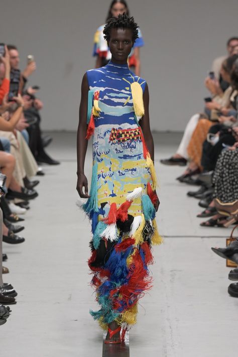 Missoni Spring 2025 Ready-To-Wear Collection at Milan Fashion Week Fashion Archive, 2025 Fashion, Roaring 20s, Art Textile, Modern Fashion, Milan Fashion, Milan Fashion Week, Missoni, Up Styles