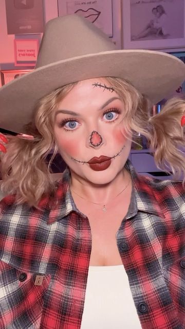 Erin Dugan Jurchak on Instagram: "The EASIEST last minute Halloween look…traditional scarecrow!❤️  #easyhalloweenmakeup #scarecrowmakeup #halloweenmakeup #easycostumeideas" Female Scarecrow Makeup, Cute Scarecrow Makeup For Women, Easy Scarecrow Makeup, Scarecrow Makeup, Easy Halloween Makeup, Last Minute Halloween, Halloween Makeup Easy, The Wiz, Easy Halloween