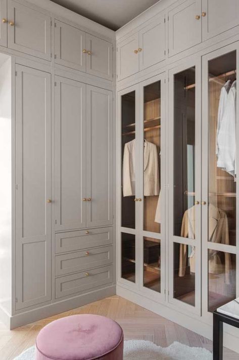 Garderobe Design, Corner Closet, Bedroom Built In Wardrobe, Dressing Room Decor, Corner Wardrobe, Dressing Room Closet, Dream Closet Design, Walk In Closet Design, Room Design Modern