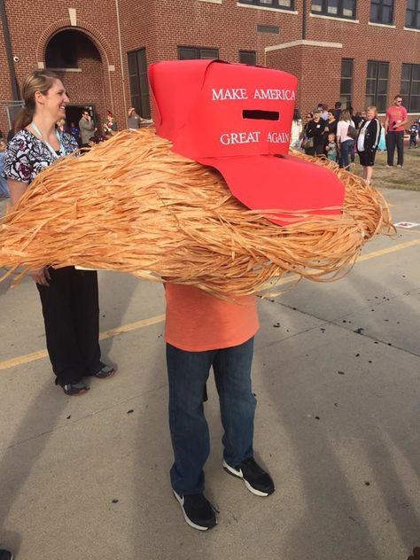 This Kid's Costume Of Donald Trump's Hair Just Changed The Halloween Game - Buzz feed Funny Kid Halloween Costumes, Funny Kid Costumes, Punny Halloween Costumes, Iconic Halloween Costumes, Halloween Costumes 2016, Clever Halloween, Fairy Halloween Costumes, Clever Halloween Costumes, Holloween Costume