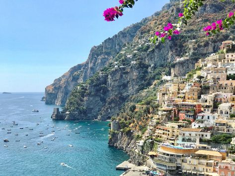 Amalfi Coast Landscape, Italy Aesthetic Landscape, Travel The World Wallpaper, Vintage Italy Aesthetic, Almafi Coast Italy, Nature Desktop Wallpaper, Italy Coast, Mac Wallpapers, Italy Beaches