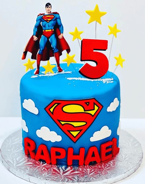 Man of Steel Birthday Cake Ideas Images (Pictures) Superman Birthday Cake Ideas, Super Man Cake Ideas, Superman Cake Ideas, Superman Birthday Party Cake, Superman Cake Design, Superman Theme Cake, Superman Cake Topper, Fifth Birthday Cake, Superman Birthday Cake