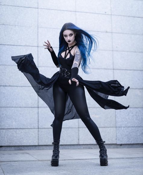 Gothic Chic Fashion, Vampire Magic, Dark Beauty Fashion, Black Metal Girl, Blue Haired Girl, Goth Witch, Gothic Chic, Gothic Glam, Goth Model