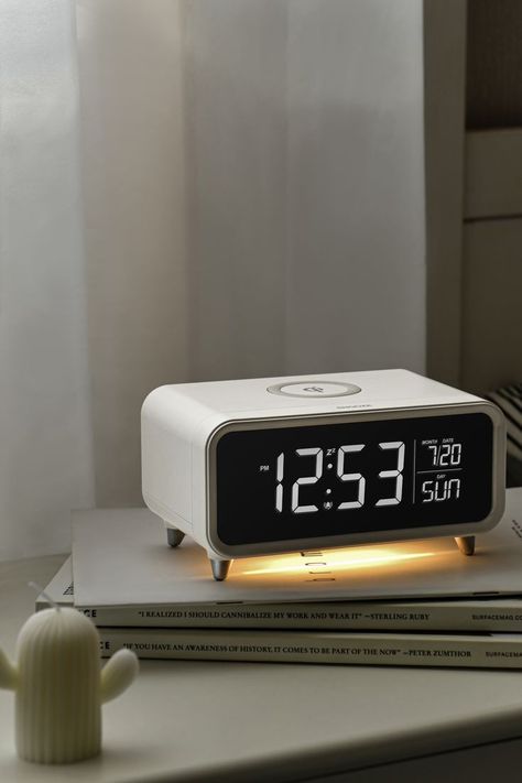 Bedside Table Aesthetic Decor, Aesthetic Lamps Bedroom Table Lamps, Minimalistic Bedside Table, Aesthetic Bedside Lamp, Bedside Table Lamp Aesthetic, Table Clock Aesthetic, Bedside Lamp Aesthetic, Alarm Aesthetic, Aesthetic Alarm Clock