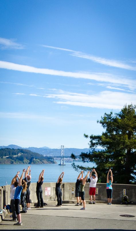 Get out there with these fun ways to workout outside via Huffington Post. Find an Exercise Friend to get motivated here: http://blog.exercisefriends.com/ Fun Ways To Exercise, Working Out Outside, Ways To Burn Calories, Ways To Exercise, Workouts Outside, Small Group Training, Yoga Nature, Monday Workout, San Francisco Photos