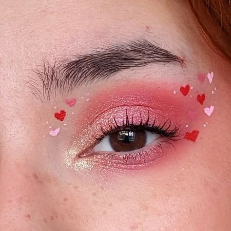 Wet Liner Makeup, Valentines Graphic Liner, Wet Liner Looks, Strawberry Eye Makeup, Valentine’s Day Make Up, Valentine’s Day Make Up Looks, Valentines Eye Makeup, Strawberry Shortcake Makeup, Valentine Makeup Looks