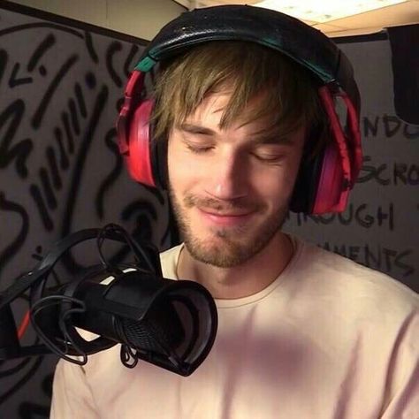 Felix Kjellberg | ♡ Nica Camargo ♡ Pewdiepie Fan Art, Gamer Bf, Felix Pewdiepie, Marzia And Felix, Felix Kjellberg, Gamer Boys, Miranda Sings, Adventure Time Finn, Fav Youtubers