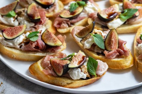 Beef Crostini Appetizers, Beef Crostini, Fig Crostini, Rare Roast Beef, Giada De Laurentiis Recipes, Crostini Appetizers, Burrata Cheese, Giada De Laurentiis, Fresh Figs