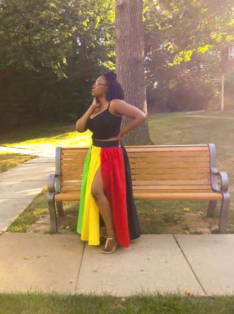 Side view of Rasta-Vibes skirt Rasta Party Outfit, Rasta Party Ideas, Rasta Outfit, Rasta Wedding, Jamaican Dress, Rasta Vibes, Goddess Skirt, Rasta Party, Jamaican Party