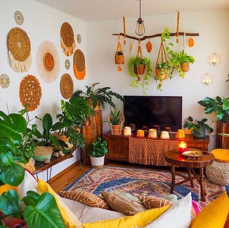 Bohemian Furniture Ideas, Jungalow Decor, Budget Luxury, Amazing Plants, Green Apartment, Dresses Handmade, Sala Grande, Bohemian House, Plants Decor